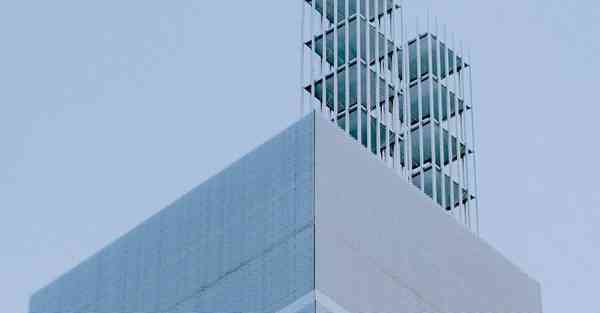 人工智能机器人和人谈恋爱