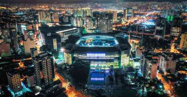 智能机器人签约仪式 智能机器人用心陪伴智慧成长