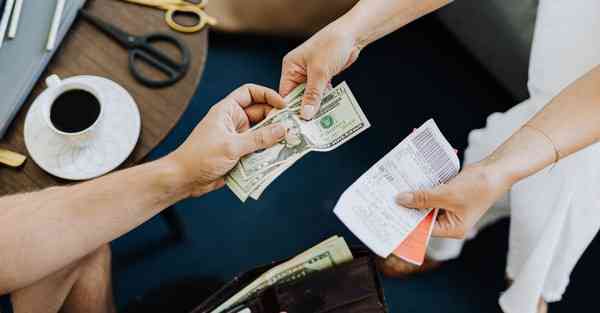 大数据推荐好处（大数据好处和坏处英语作文）