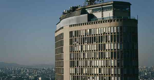 人工智能机器人和人谈恋爱