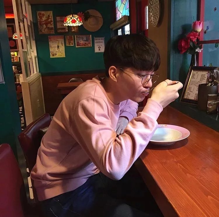 邰凝霄翰